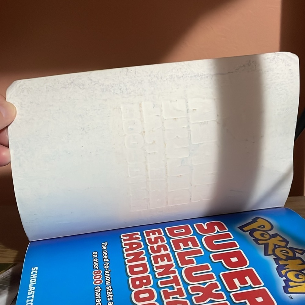 Pokémon Super Deluxe Essential Handbook – Over 800 Characters – Scholastic Guide - Picture 9 of 10
